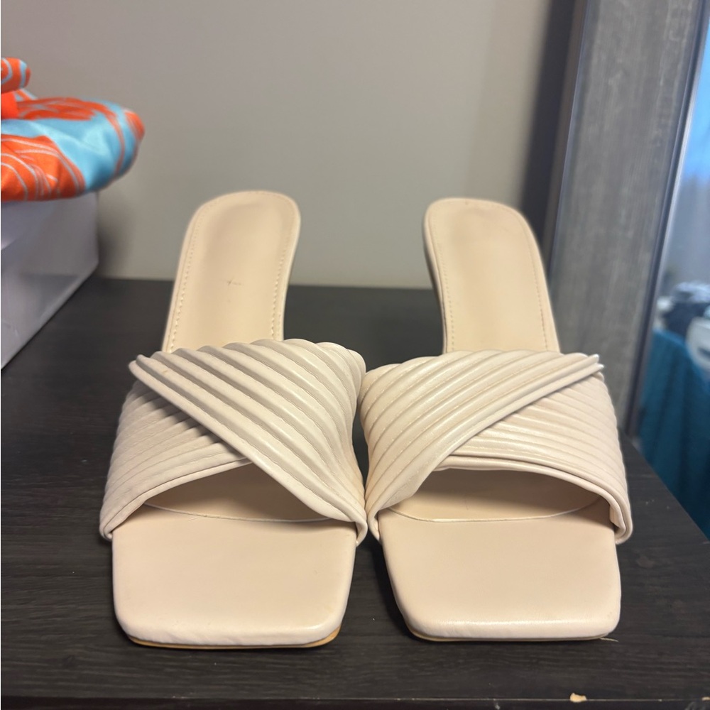 Elegant Cream Women's Slide Sandals